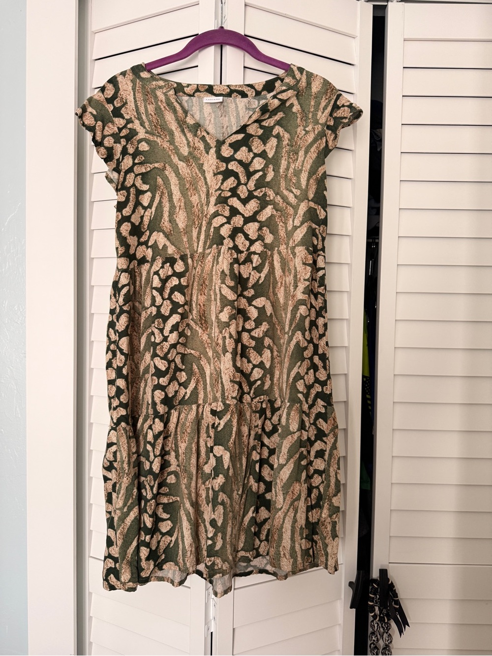 Women’s Green Patterned V-Neck Dress